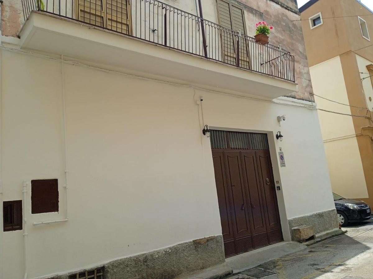 B&B La Casa Dell'Ospite Гравина ин Пулия Екстериор снимка